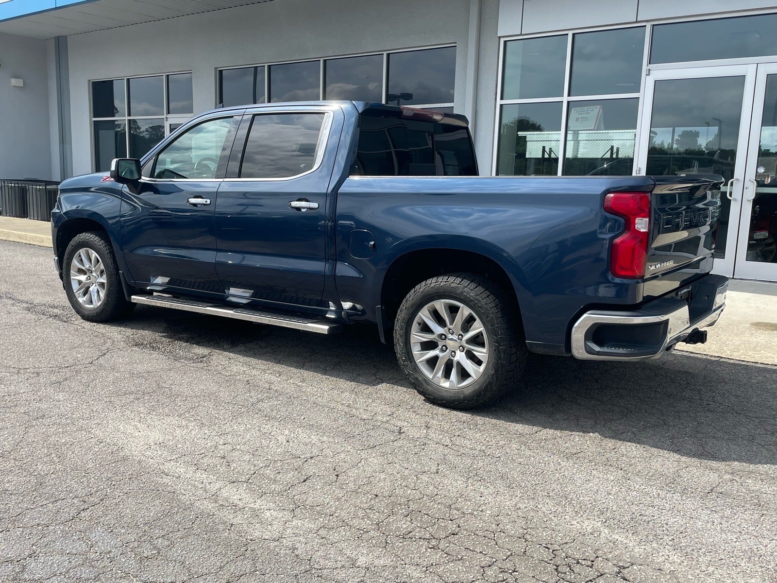 2021 Chevrolet Silverado 1500 — rear three-quarter view