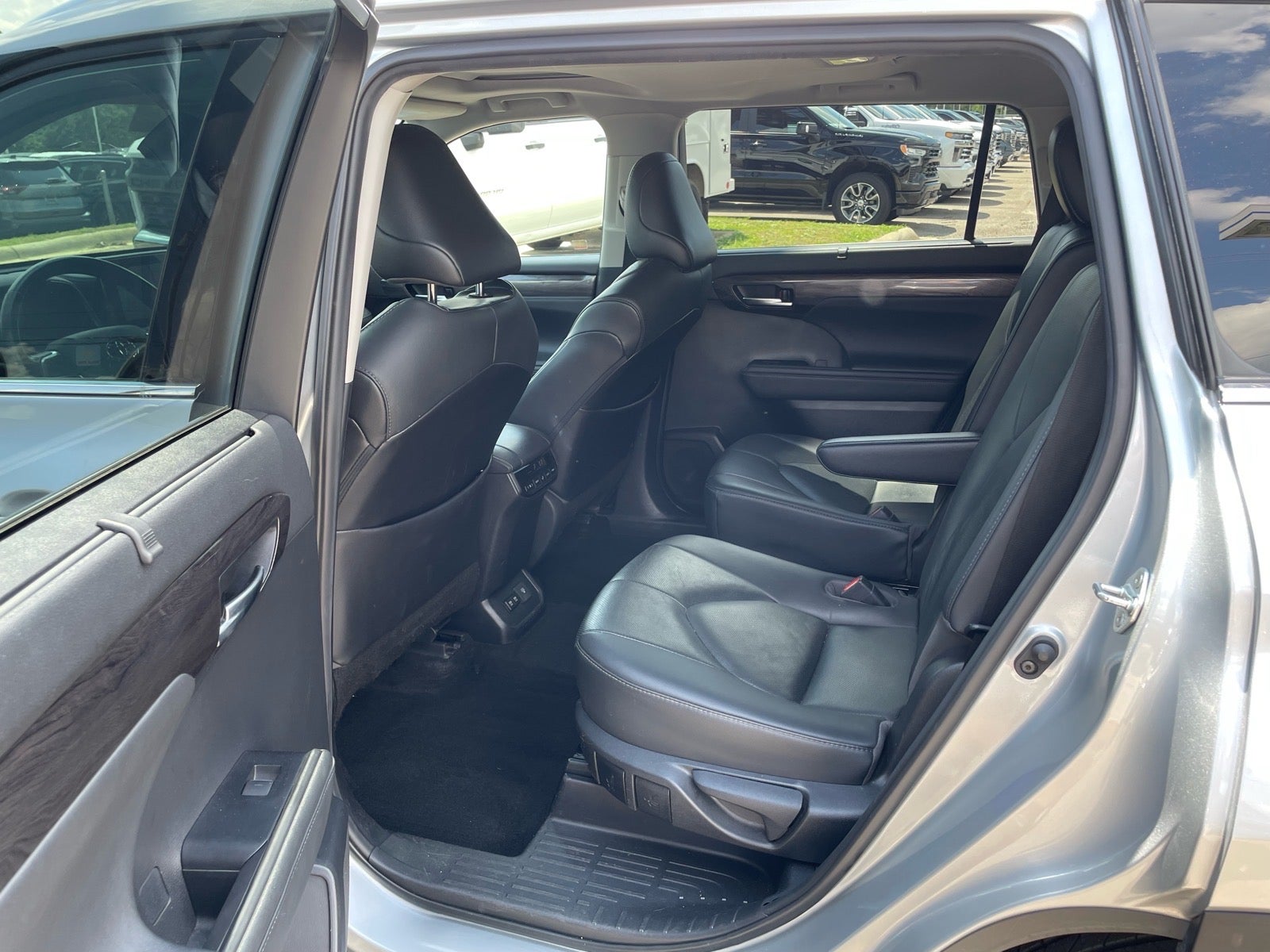 2020 Toyota Highlander — detail view